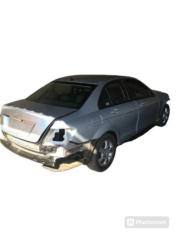 Mercedes-Benz C180 W204 CGI _ Stripping for spares - Image 5