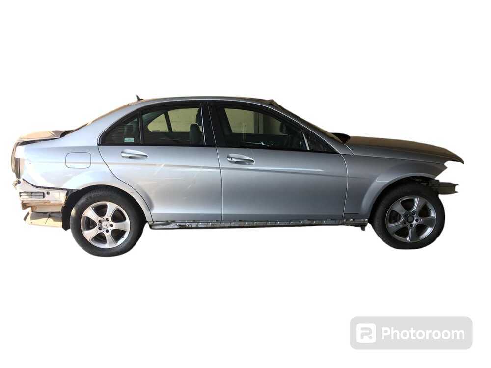 Mercedes-Benz C180 W204 CGI _ Stripping for spares - Image 6